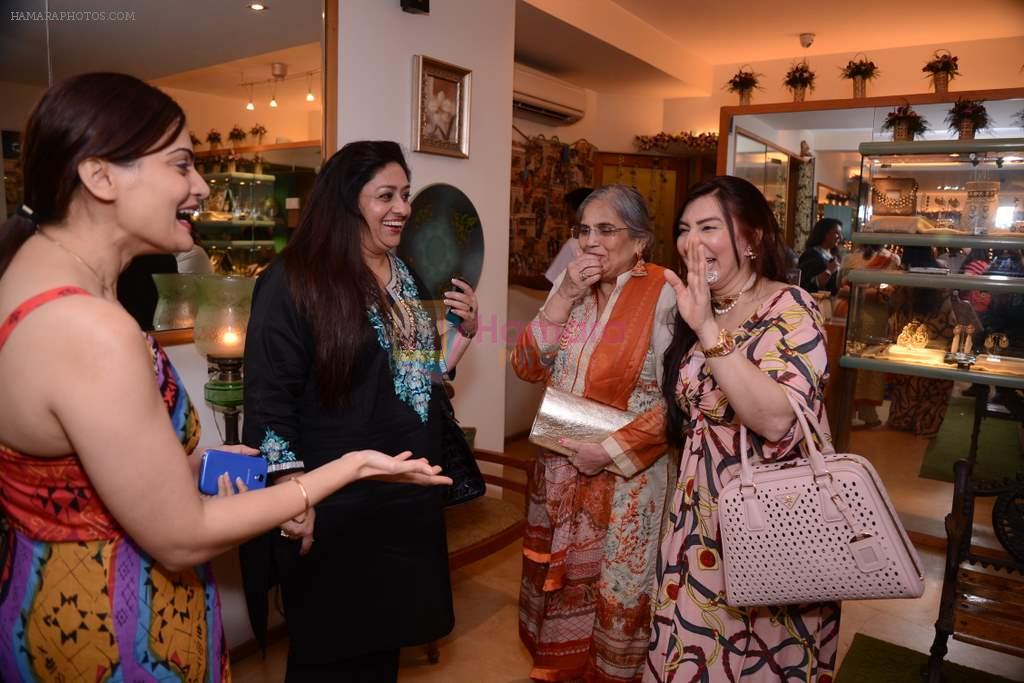 Alvira Khan, Salma Khan at Raveena Tandon and Roopa Vohra's jewellery line launch in Mumbai on 18th Oct 2013