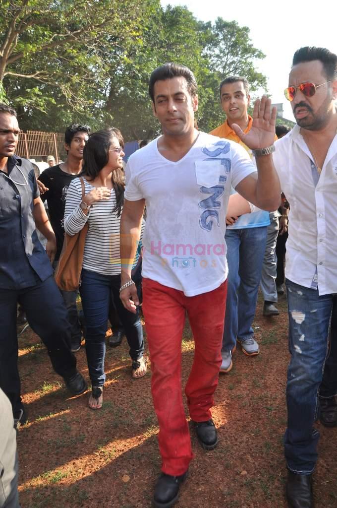Salman Khan at Milind Deora's charity football match in Bandra, Mumbai on 18th Oct 2013