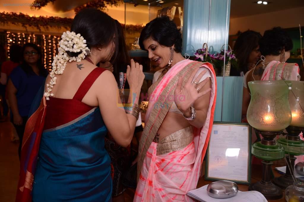 Maria Goretti, Mandira Bedi  at Raveena Tandon and Roopa Vohra's jewellery line launch in Mumbai on 18th Oct 2013