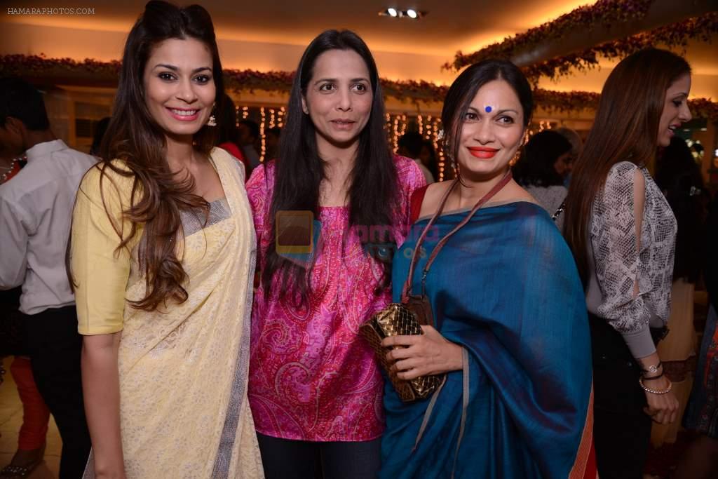 Shaheen Abbas, Maria Goretti at Raveena Tandon and Roopa Vohra's jewellery line launch in Mumbai on 18th Oct 2013