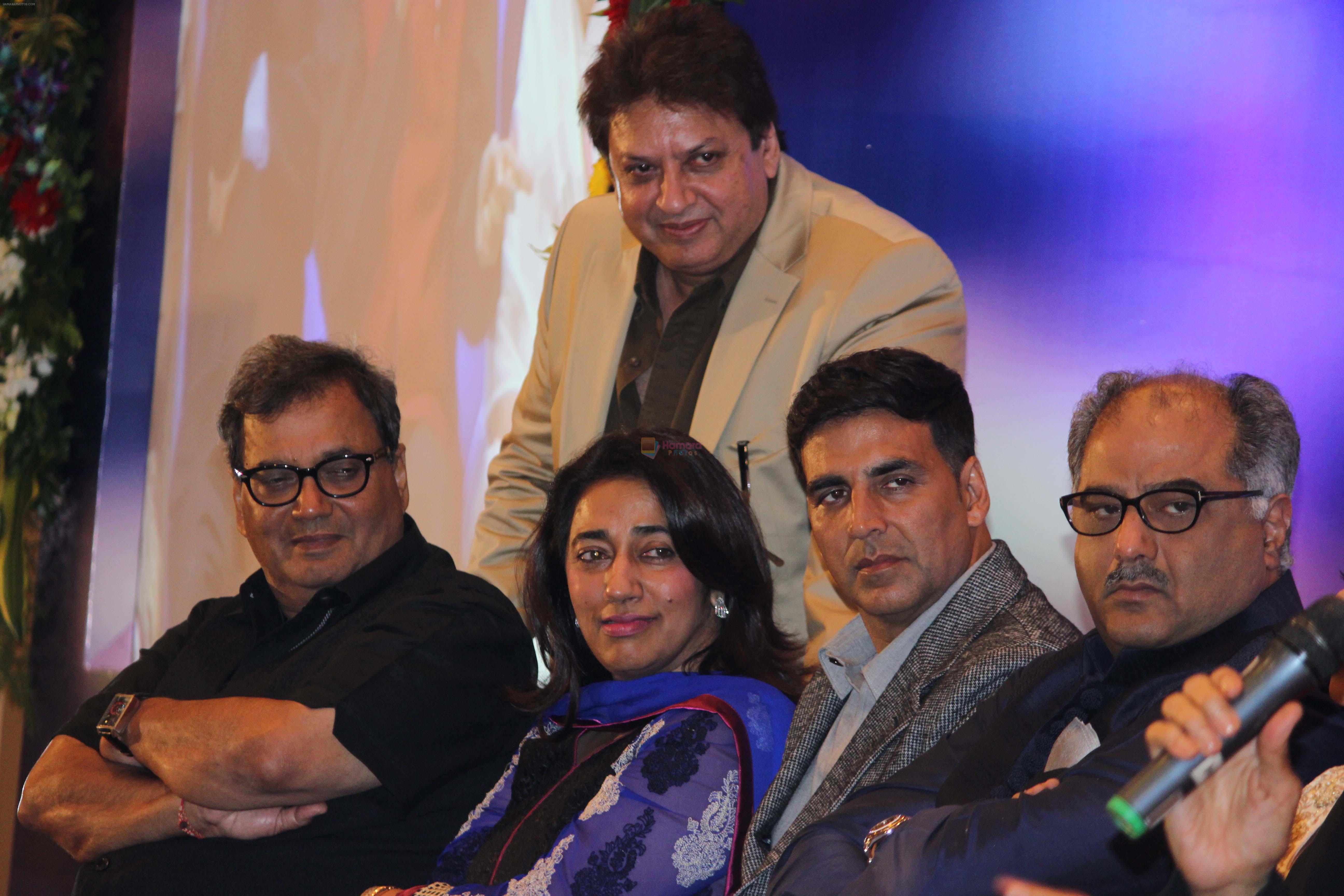 Subhash Ghai, Shashi Ranjan, Anu Ranjan, Akshay Kumar, Boney Kapoor at Yash Chopra Memorial Awards in Mumbai on 19th Oct 2013