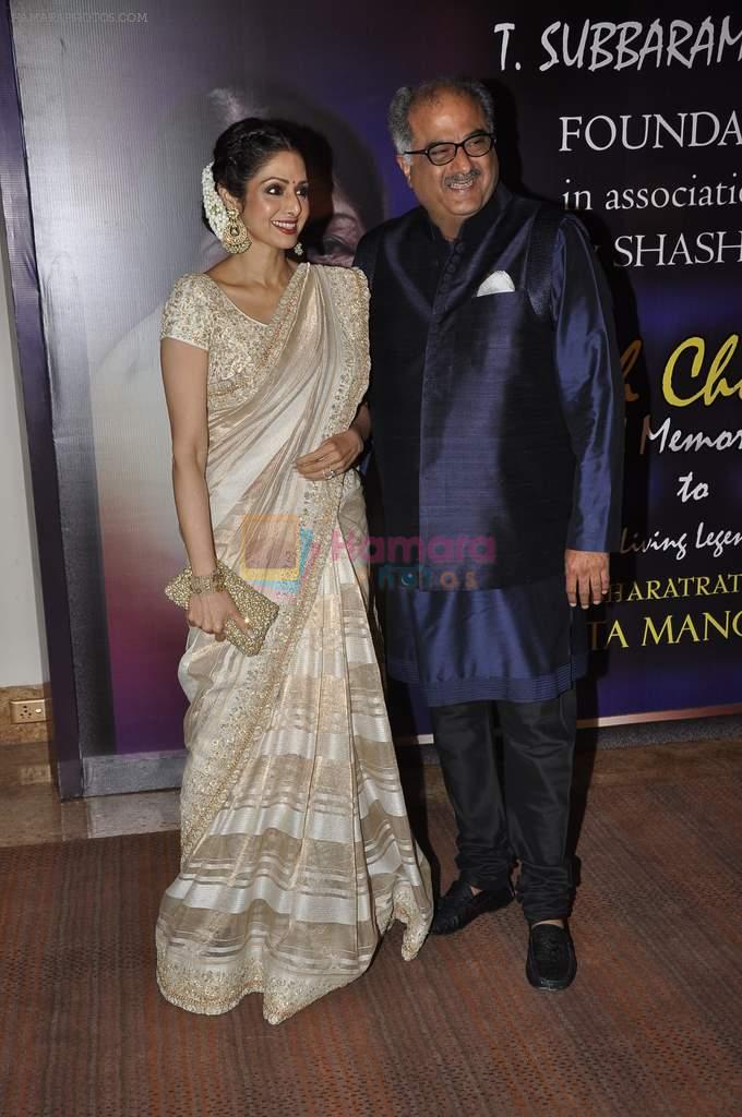 Sridevi, Boney Kapoor at Yash Chopra Memorial Awards in Mumbai on 19th Oct 2013.