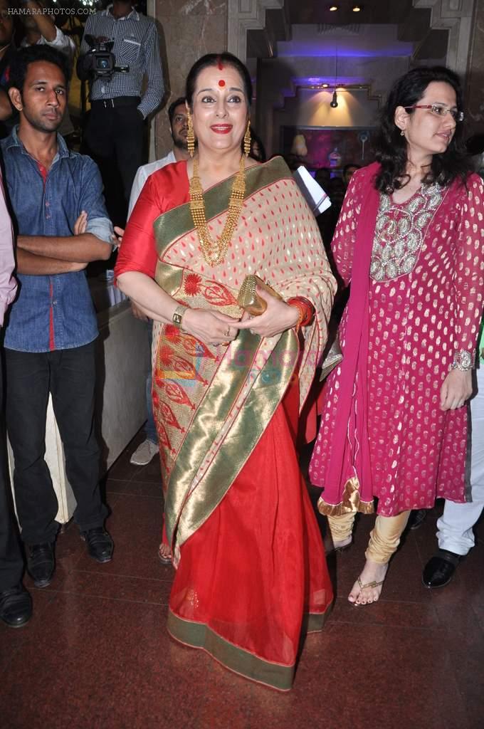 Poonam Sinha at Society Awards in Worli, Mumbai on 19th Oct 2013