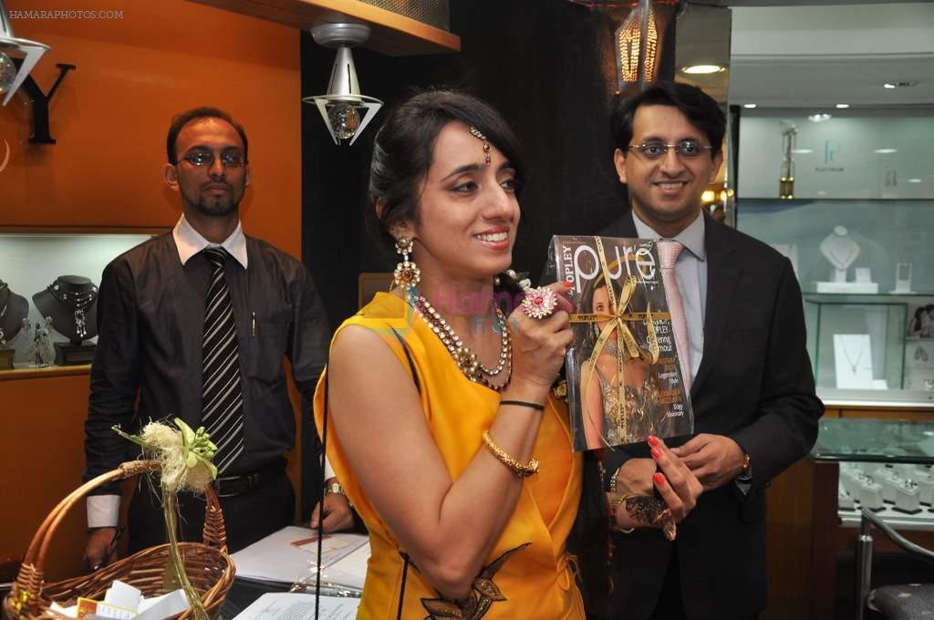 Popley celebrates Karva Chauth in Bandra, Mumbai on 21st Oct 2013