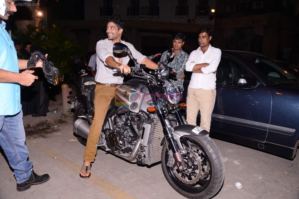 sumer on his brothers bike at Gallery 7 for Sumer Verma exhibition in Mumbai on 26th Oct 2013