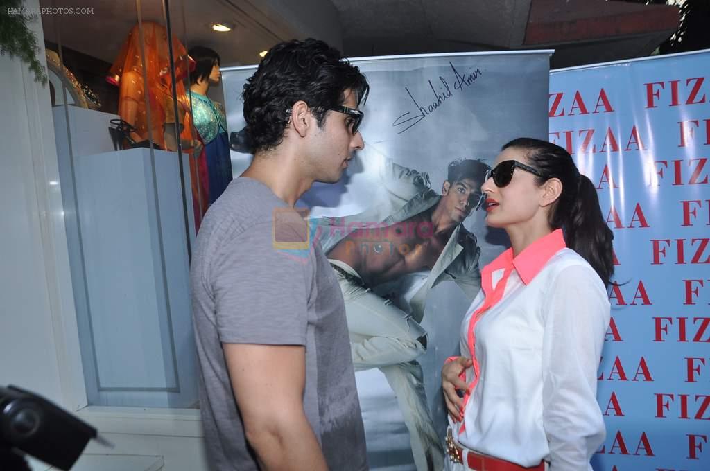 Amisha Patel, Zayed Khan at Shahid Aamir's collection launch in Juhu, Mumbai on 29th Oct 2013
