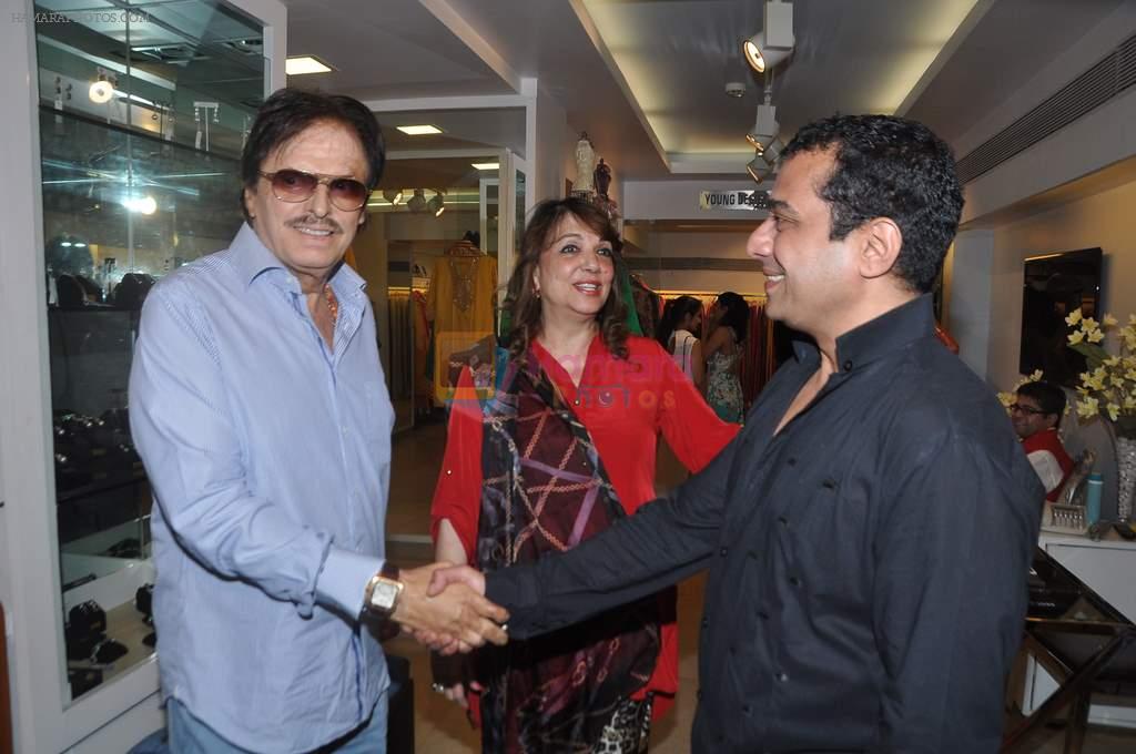Sanjay Khan, Zarine Khan at Shahid Aamir's collection launch in Juhu, Mumbai on 29th Oct 2013