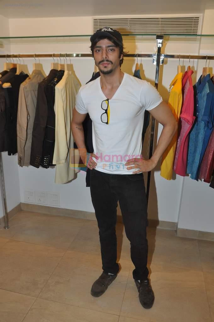 at Shahid Aamir's collection launch in Juhu, Mumbai on 29th Oct 2013