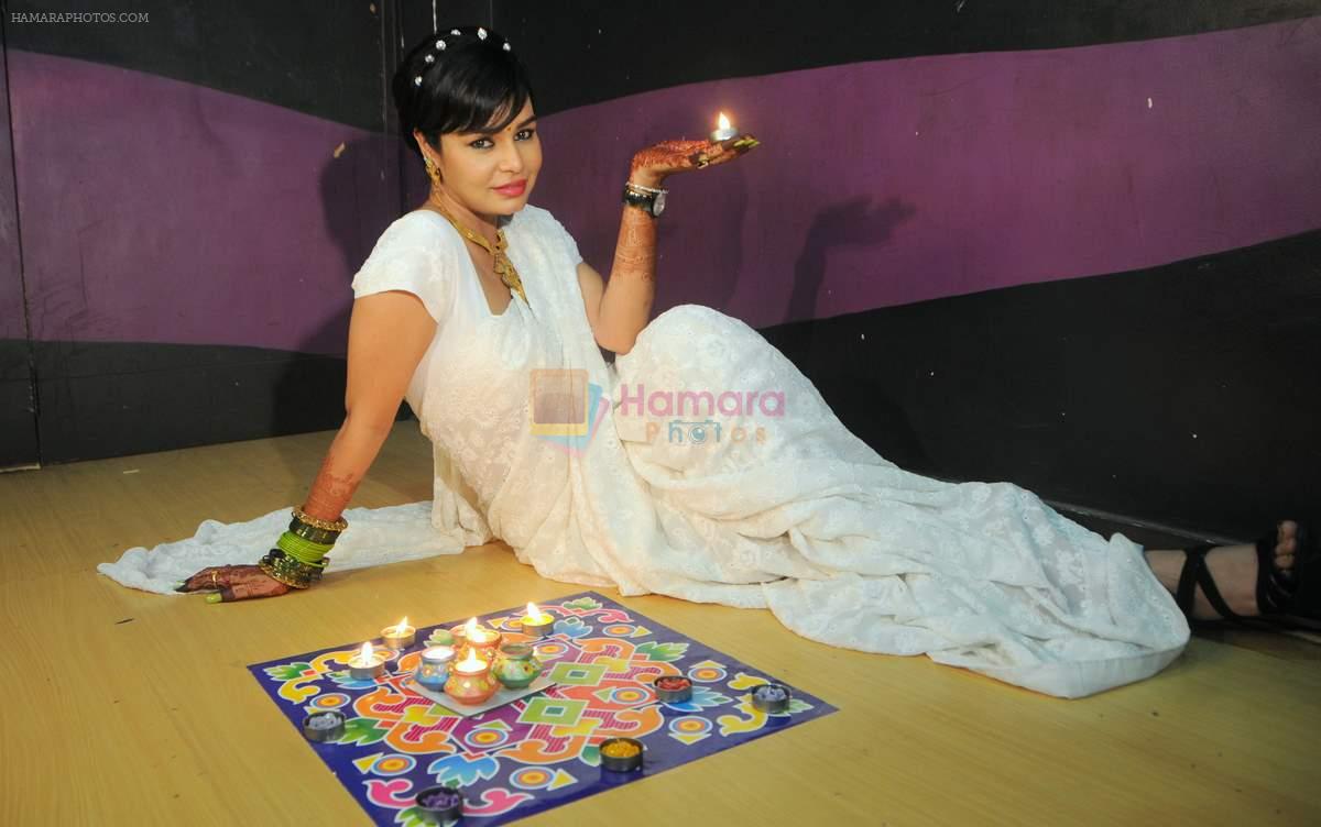 Kavita Verma Diwali shoot in Mumbai on 30th Oct 2013