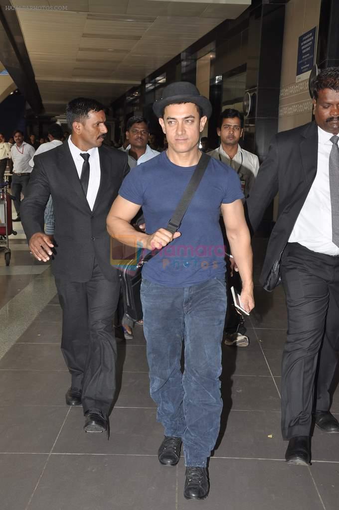 Aamir Khan returns from US in Mumbai Airport on 30th Oct 2013