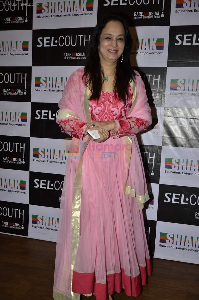 Smita Thackeray at Shiamak show in St Andrews, Mumbai on 30th Oct 2013