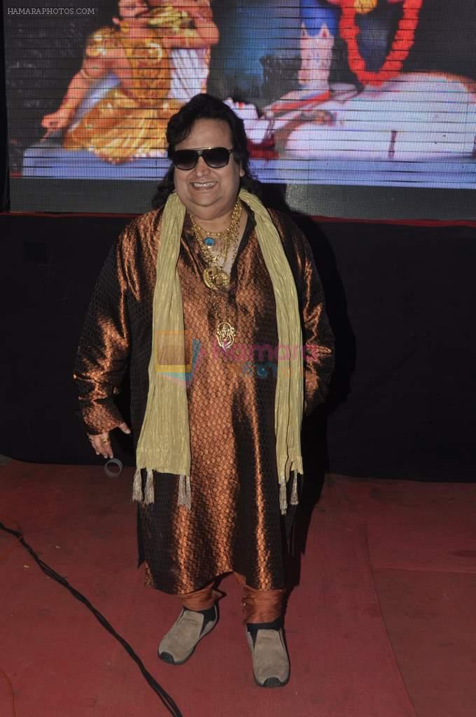Bappi Lahiri at Shree Kali durga puja in Mumbai on 1st Nov 2013
