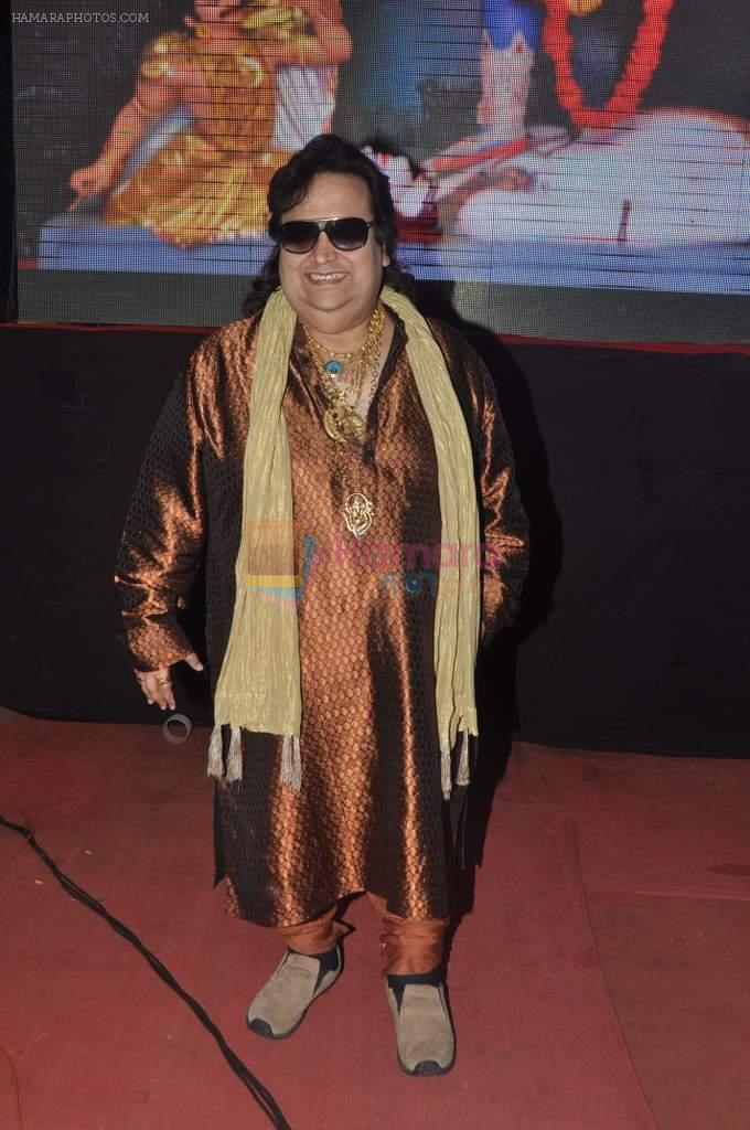 Bappi Lahiri at Shree Kali durga puja in Mumbai on 1st Nov 2013