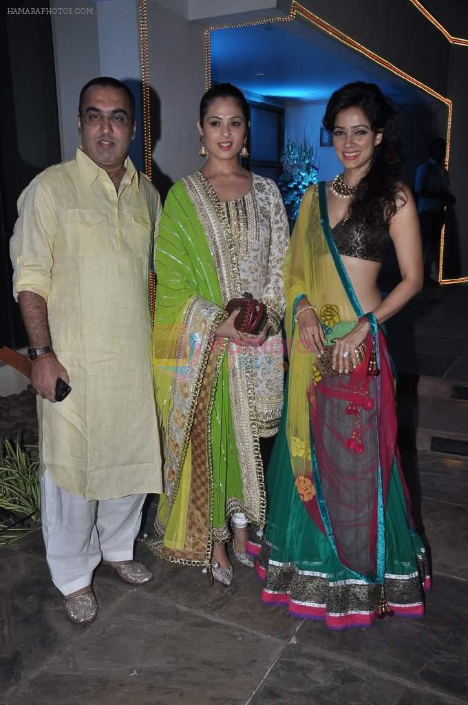 Vidya Malvade, Anjana Sukhani at Sachiin Joshi & Urvashi Sharma's Diwali party in Powai, Mumbai on 2nd Nov 2013