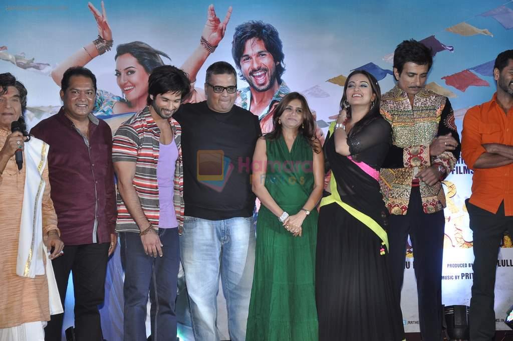Sonakshi Sinha, Shahid Kapoor, Sonu Sood, Prabhu Deva at R Rajkumar music launch in Mumbai on 6th Nov 2013