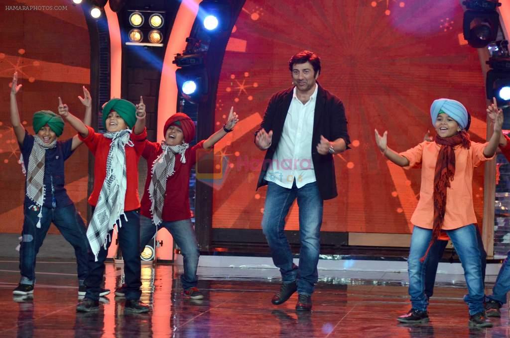 Sunny Deol on the sets of Bigg Boss 7 in Mumbai on 9th Nov 2013