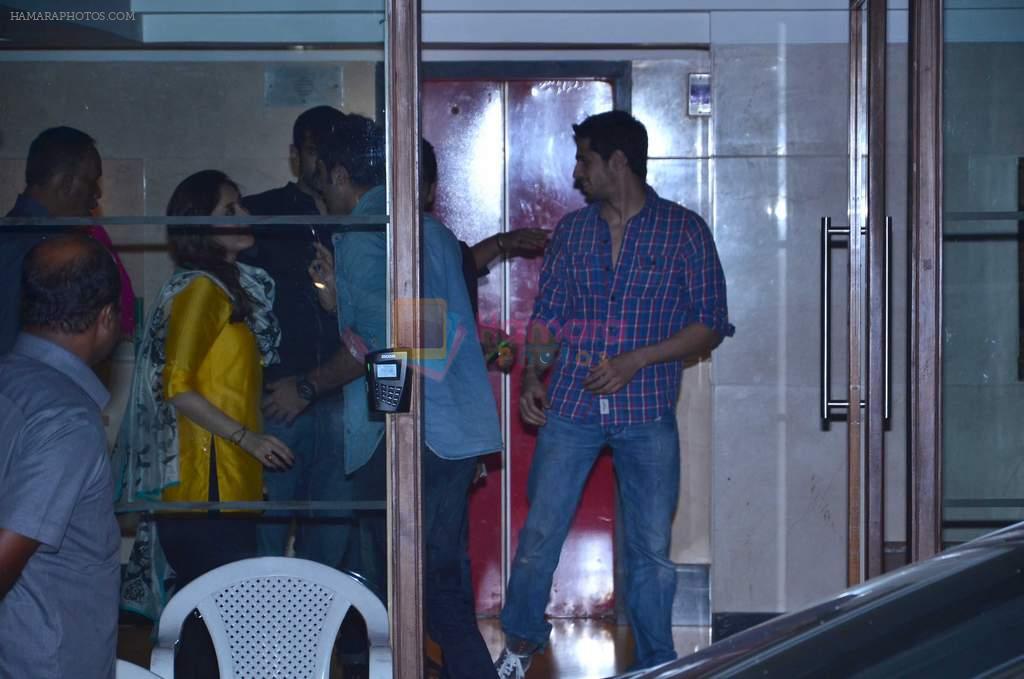 Kareena Kapoor at Karan Johar's house party in Mumbai on 10th Nov 2013