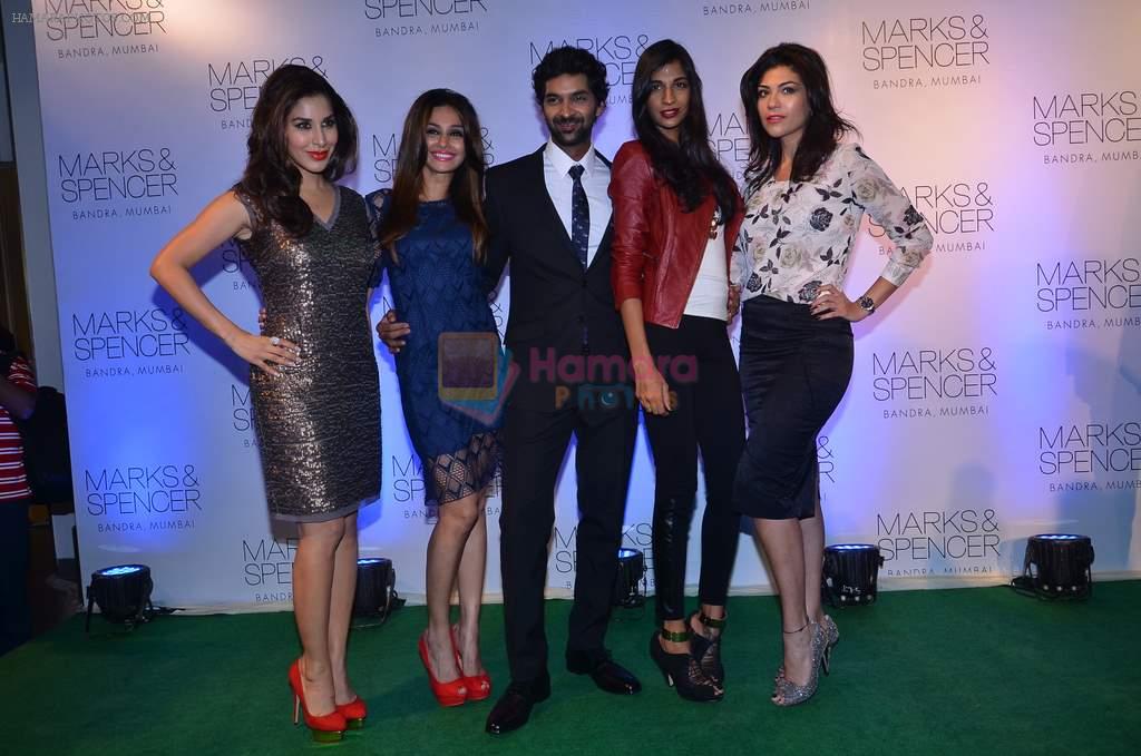 Purab Kohli, Anushka Manchanda, Sophie Choudry, Archana Vijaya, Shibani Dandekar at Marks N Spencer fashion show in Mumbai on 11th Nov 2013