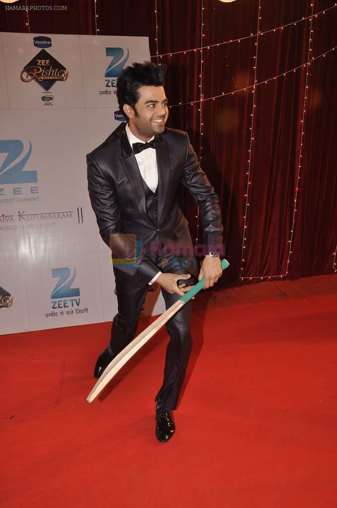 Manish Paul at Zee Rishtey Awards in Andheri Sports Complex, Mumbai on 16th Nov 2013