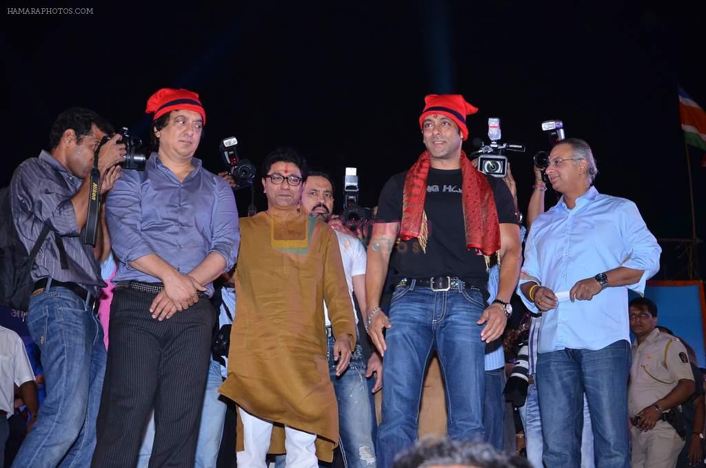 Salman Khan, Raj Thackeray at Koli festival in Mahim, Mumbai on 22nd Nov 2013