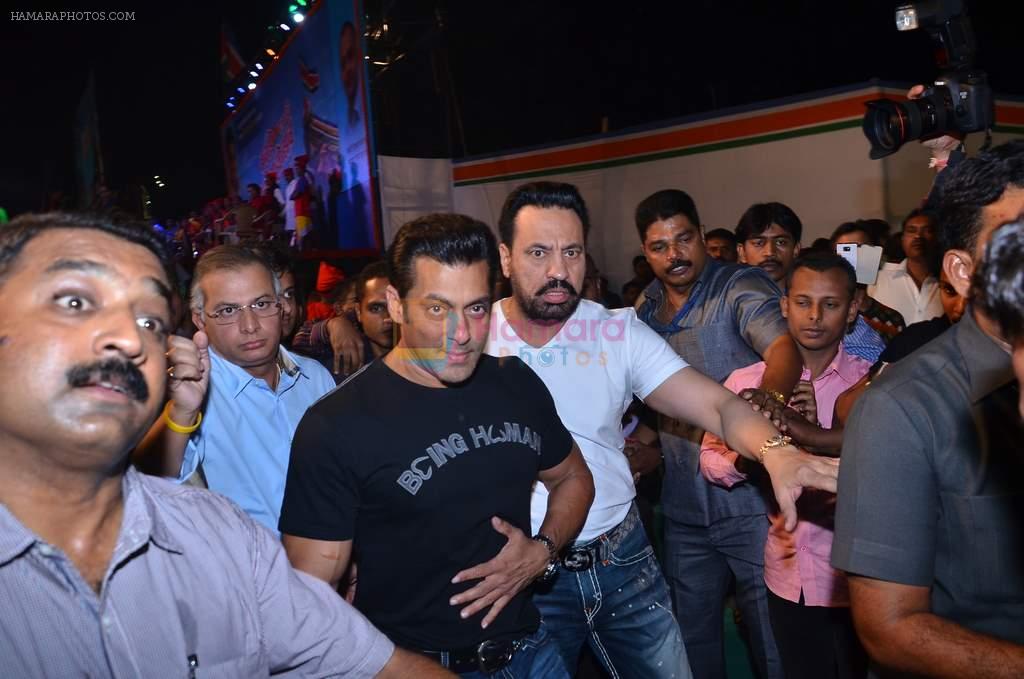 Salman Khan at Koli festival in Mahim, Mumbai on 22nd Nov 2013