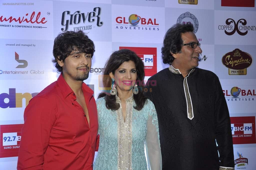 Sonu Nigam, Talat Aziz, Bina Aziz at Music Mania evening in Mumbai on 26th Nov 2013