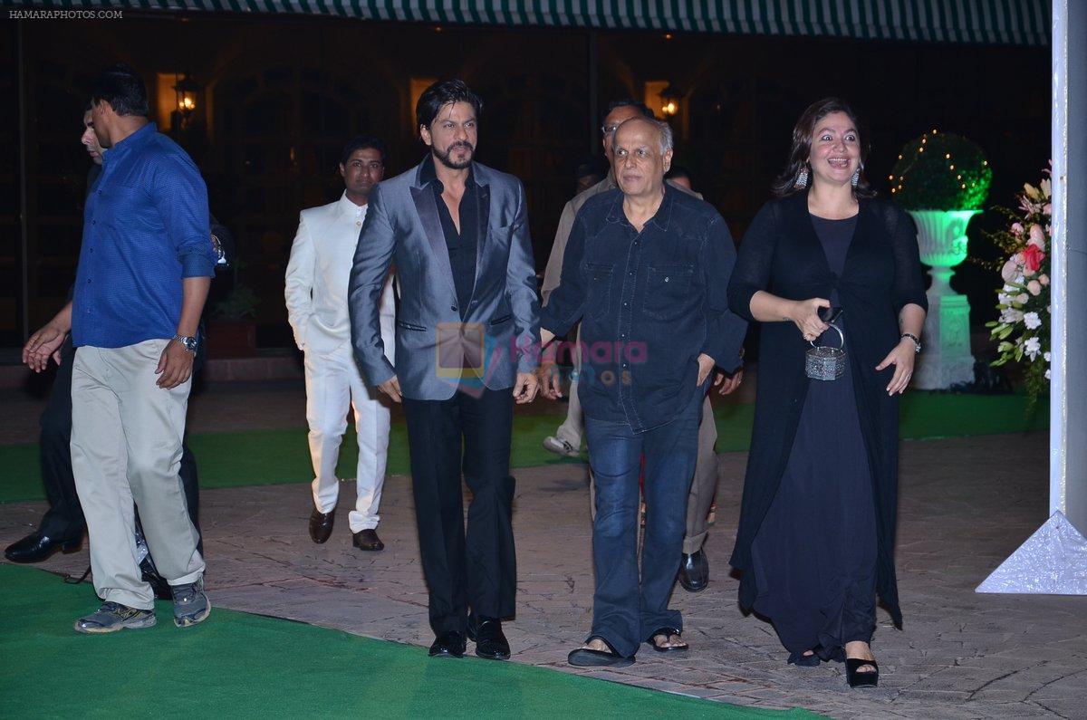 Shahrukh Khan, Mahesh Bhatt at Vishesh Bhatt's Wedding Reception in Taj Land's End, Bandra, Mumbai on 28th Nov 2013