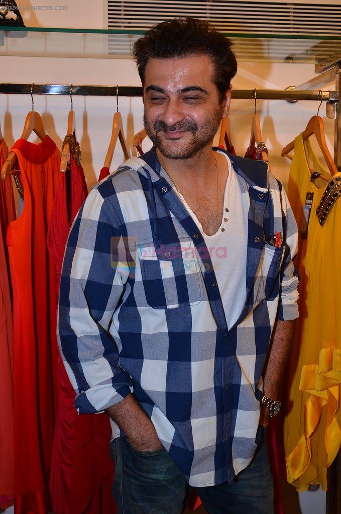 Sanjay Kapoor at Fizaa store in Mumbai on 4th Dec 2013