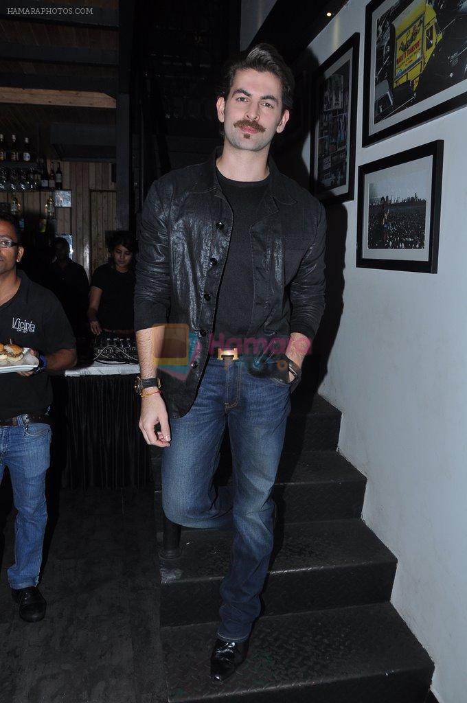 Neil Mukesh snapped at Vicinia bar in Kemps Corner, Mumbai on 6th Dec 2013