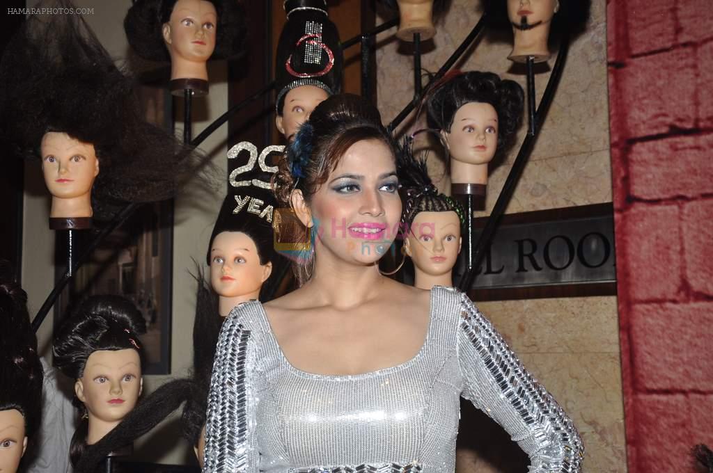 Tanisha Singh at Shiva's 25th anniversary in Taj Lands End, Mumbai on 7th Dec 2013