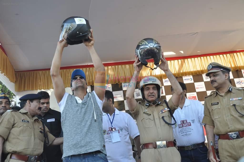Akshay Kumar at helmet awareness event in BCK, Mumbai on 8th Dec 2013