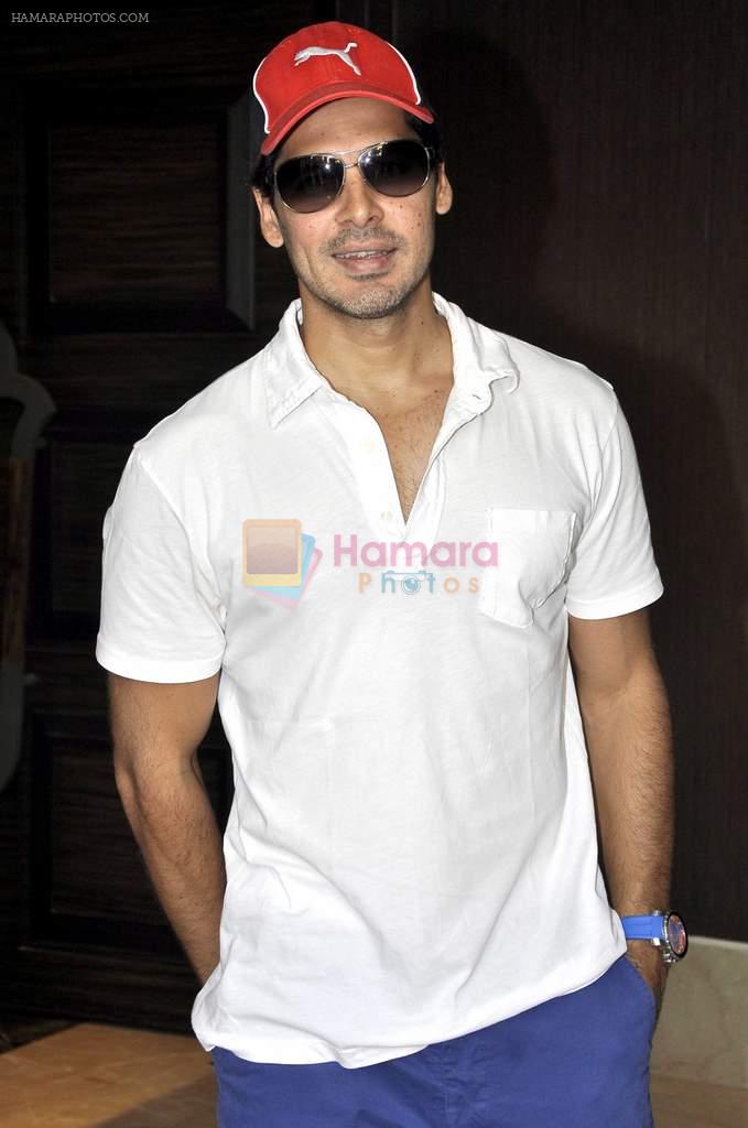 Dino Morea at the launch of Deanne Pandey's new book in Palladium, Mumbai on 8th Dec 2013