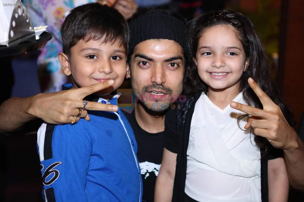 Gurmeet with Child Actors at India Forums.com 10th anniversary bash in mumbai on 9th Dec 2013