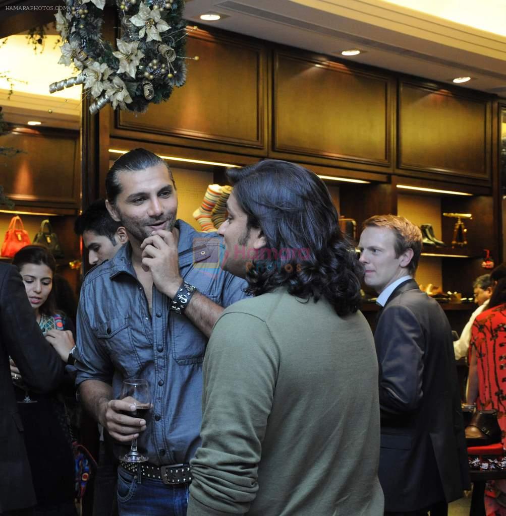 Chetan Hansraj at Shamita Singha & Waluscha Dsouza Host Christmas Theme in Mumbai on 12th Dec 2013