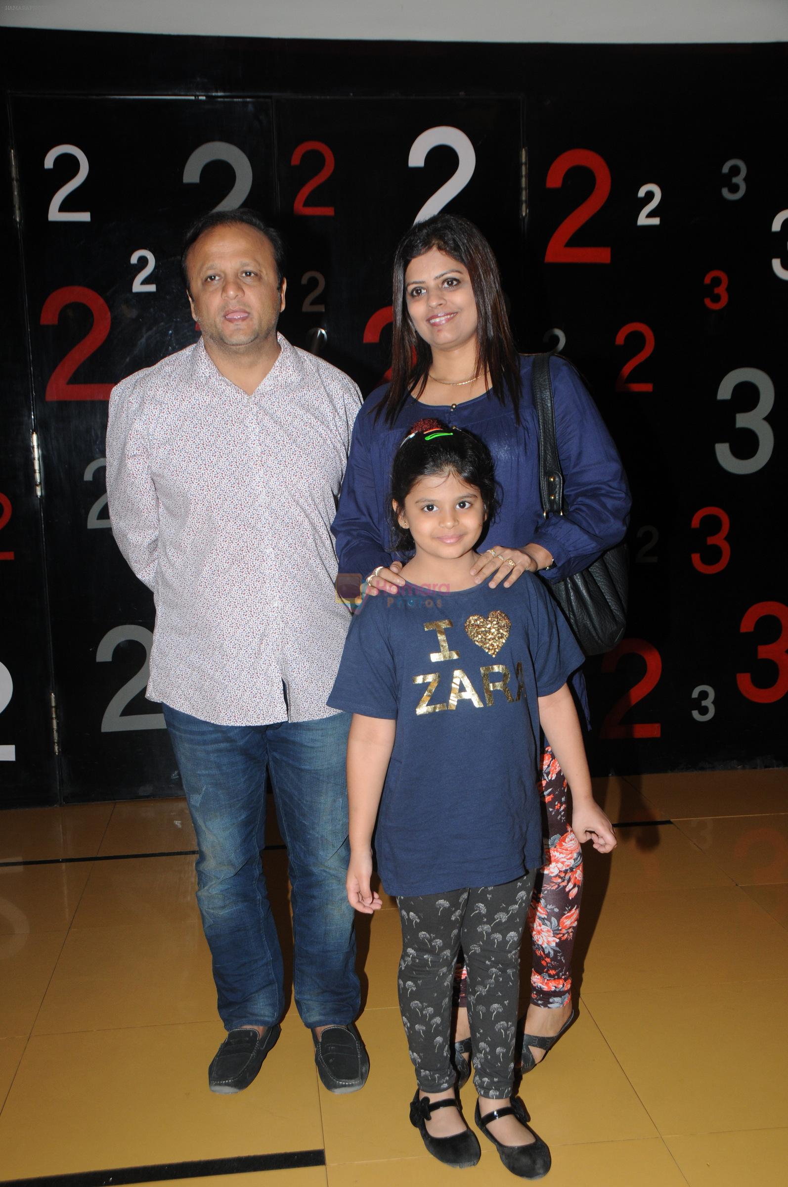 Asif Bhama with Wife & Daughter at Gurpreet Kaur Chadha of Punjabi Global foundation organises a special screening of Karanvir Bohra's film Luv Yoou Soniye on 16th Dec 2013
