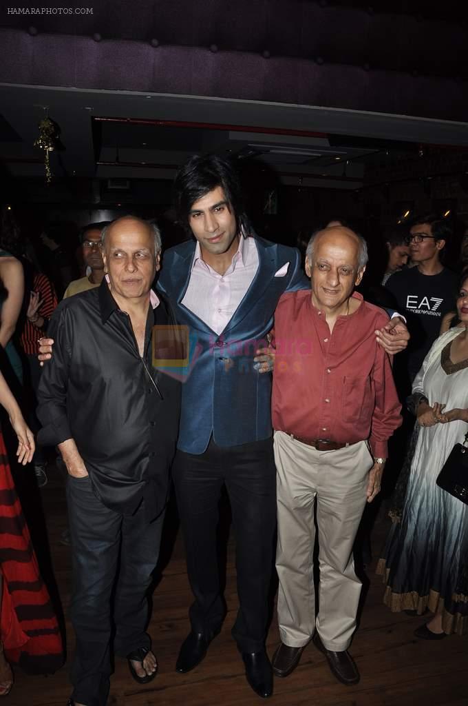 Mukesh Bhatt, Shiv Darshan, Mahesh Bhatt at the Audio release of Karle Pyaar Karle in Hard Rock, Mumbai on 17th Dec 2013