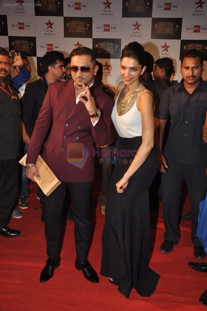 Yo Yo Honey Singh, Deepika Padukone at Big Star Awards red carpet in Andheri, Mumbai on 18th Dec 2013