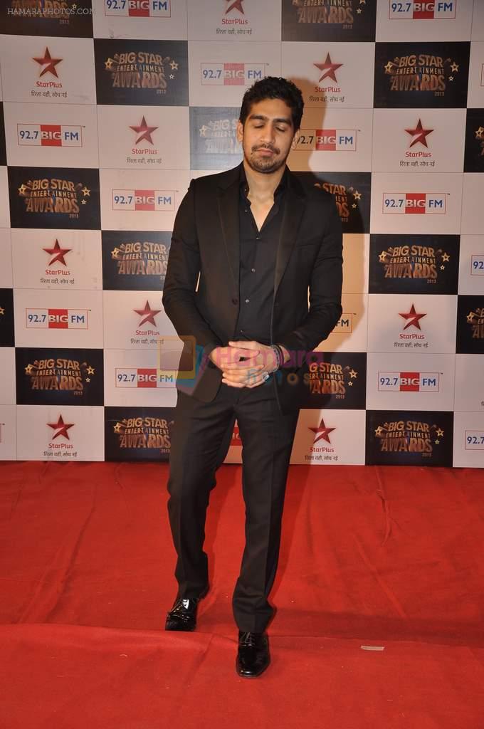 Ayan Mukerji at Big Star Awards red carpet in Andheri, Mumbai on 18th Dec 2013