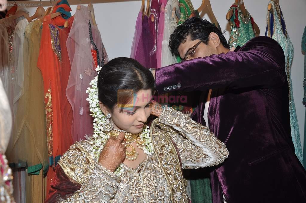 Keerti Nagpure, Riyaz Ganji at Wedding sequence preparations for TV serial Desh Ki Beti Nandini in Riyaz Ganji store, Juhu on 18th Dec 2013
