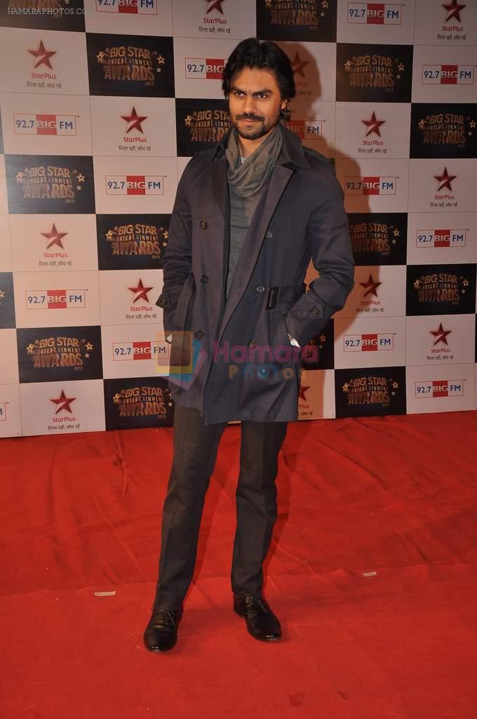 Gaurav Chopra at Big Star Awards red carpet in Andheri, Mumbai on 18th Dec 2013