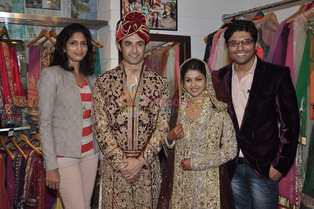 Rafi Mailk, Keerti Nagpure, Riyaz Ganji, Reshma Ganji at Wedding sequence preparations for TV serial Desh Ki Beti Nandini in Riyaz Ganji store, Juhu on 18th Dec 2013 (3