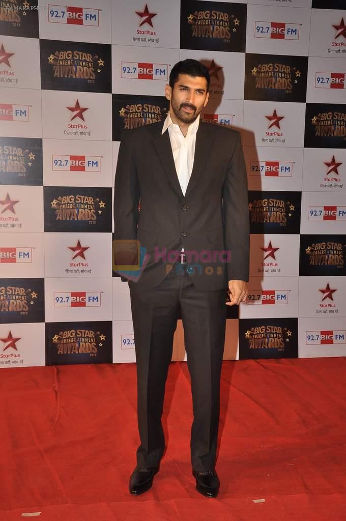 Aditya Roy Kapoor at Big Star Awards red carpet in Andheri, Mumbai on 18th Dec 2013