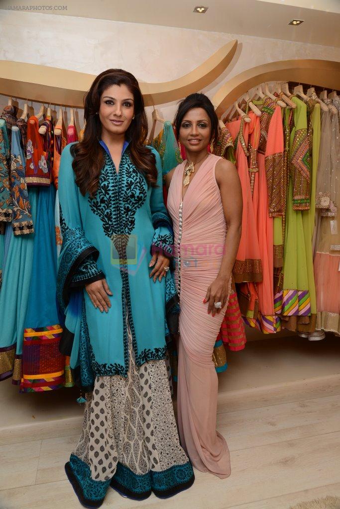 Raveena Tandon at the launch of Dimple Nahar's 2 Divine lifestyle store in walkeshwar, Mumbai on 20th Dec 2013