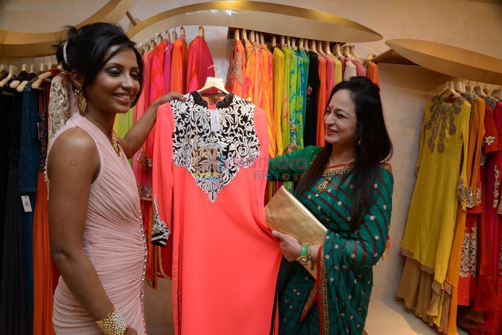 Smita Thackeray at the launch of Dimple Nahar's 2 Divine lifestyle store in walkeshwar, Mumbai on 20th Dec 2013