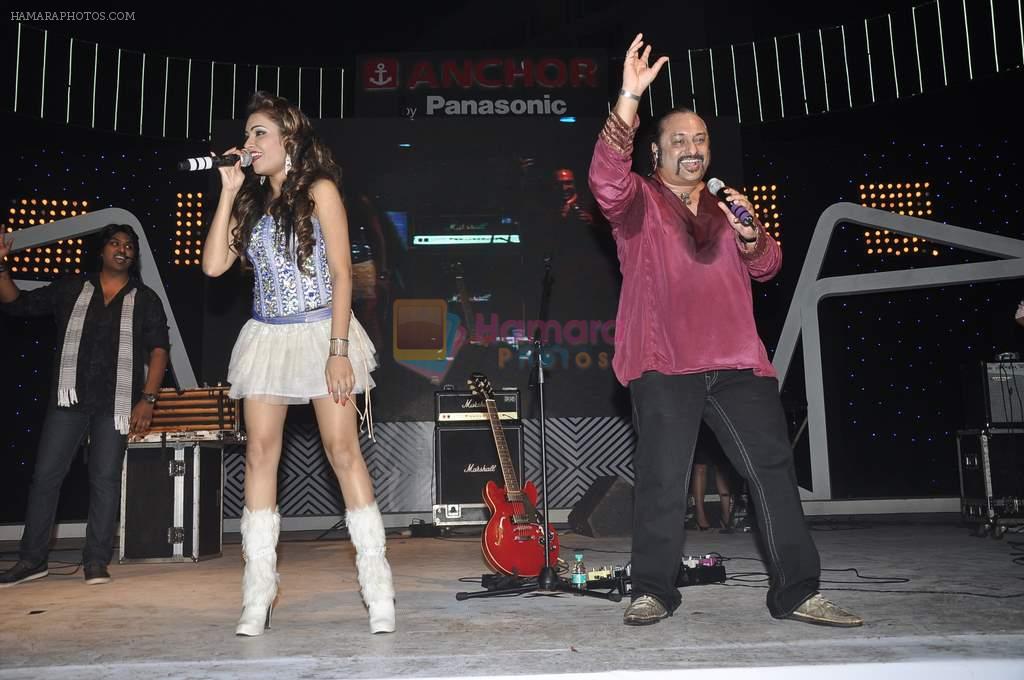 Leslie Lewis live in concert at Anchor Panasonic concert in Rennaisance, Powai, Mumbai on 22nd Dec 2013