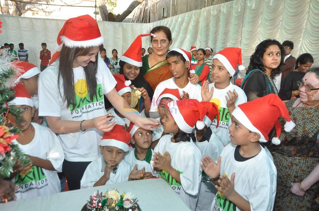 Lauren Gottlieb joined the children as a Santa enhancing their festive spirit in Mumbai on 24th Dec 2013