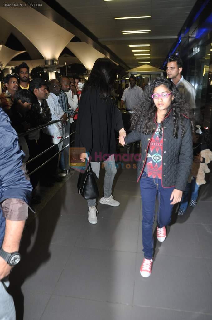 Sushmita Sen snapped at the airport in Mumbai on 5th Jan 2014