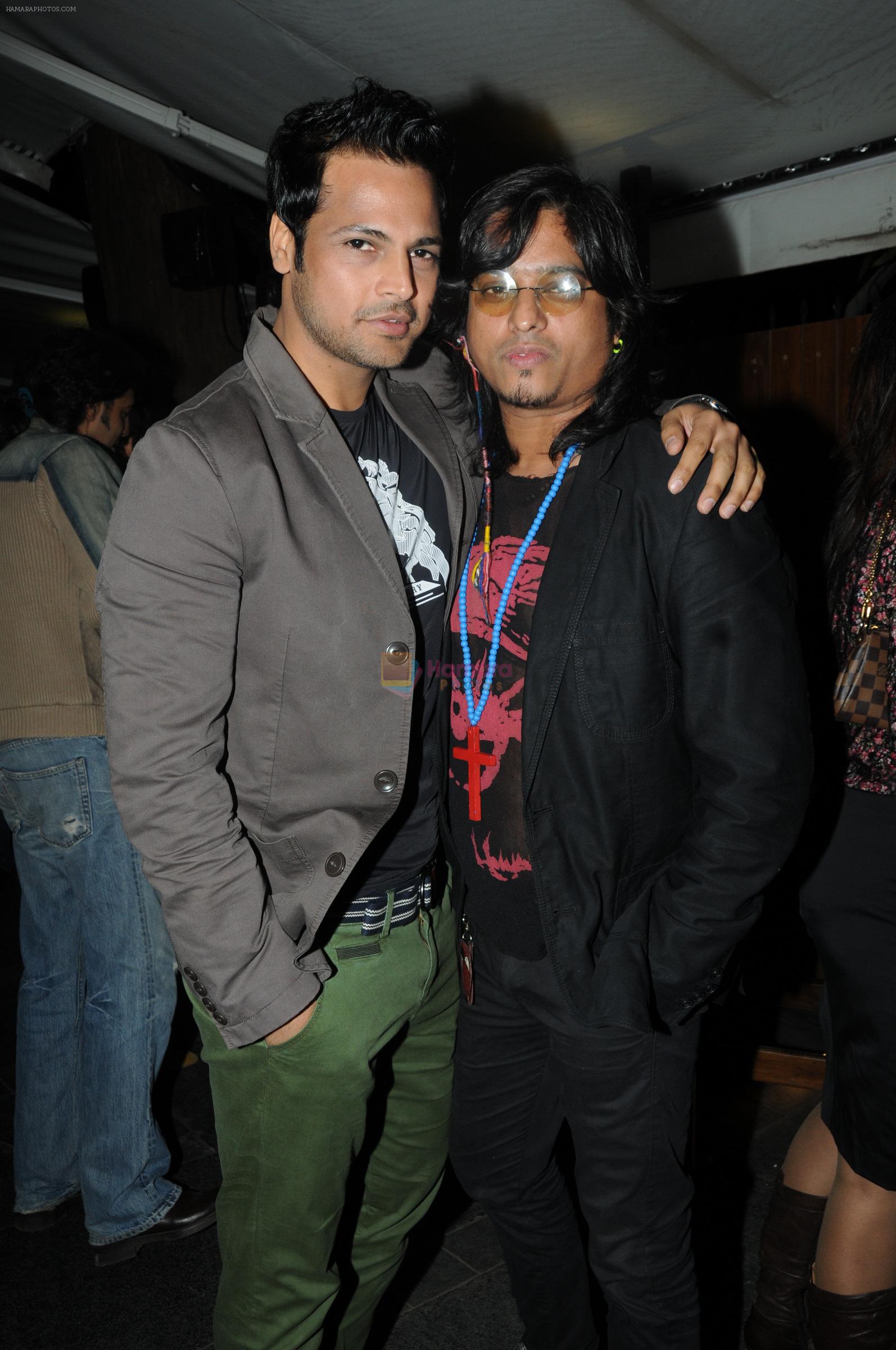 Aziz Zee with Friend at Rohhit Verma hosts a surprise party for Prem Sharma in Mumbai on 5th Jan 2014
