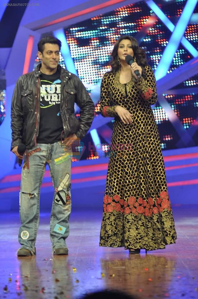 Salman Khan, Daisy Shah promote Jai Ho on the sets of Nach Baliye 6 in Filmistan, Mumbai on 7th Jan 2014