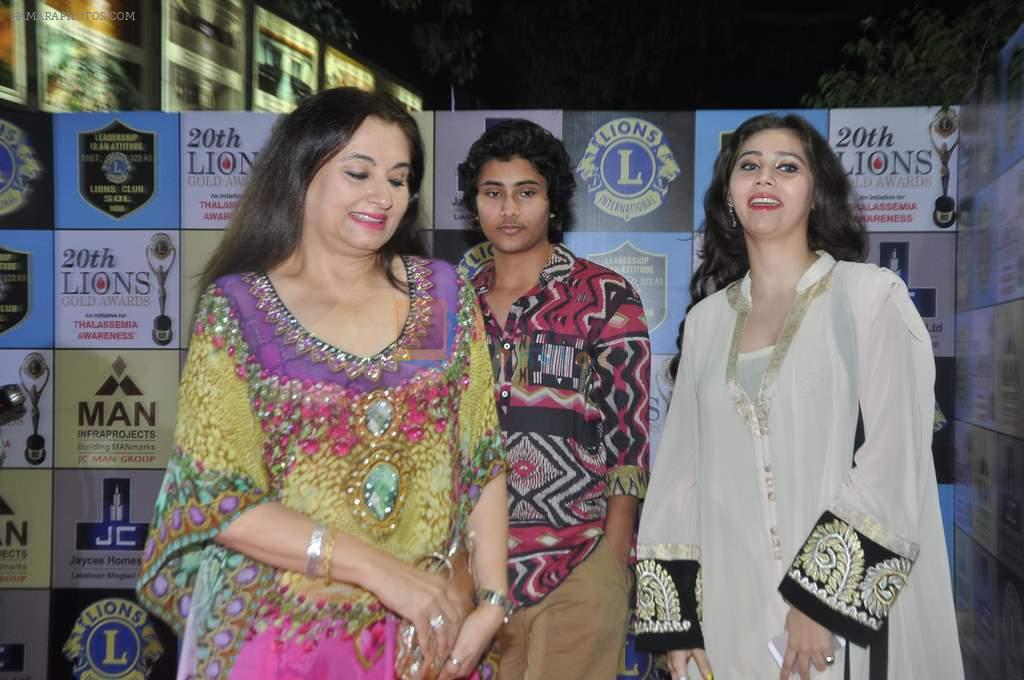 Sasha Agha, Salma Agha at Lions Awards in Mumbai on 7th Jan 2014